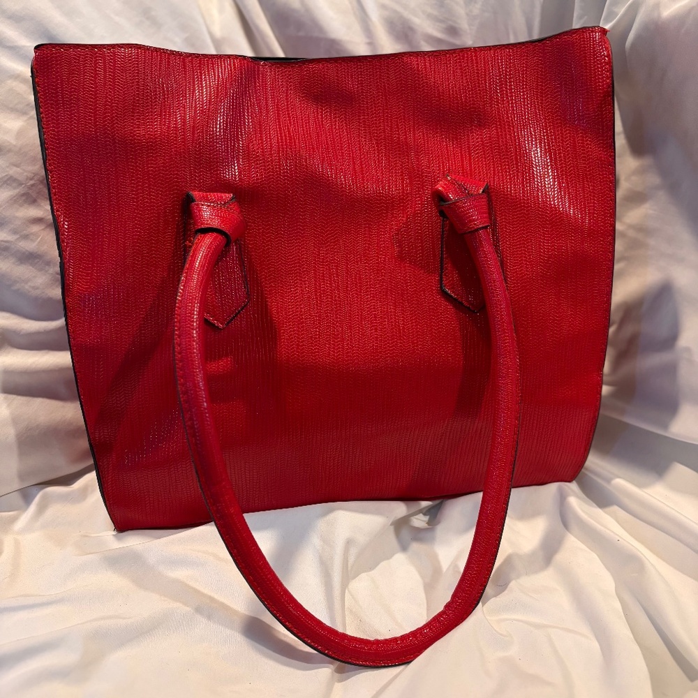 Elizabeth Arden red purse